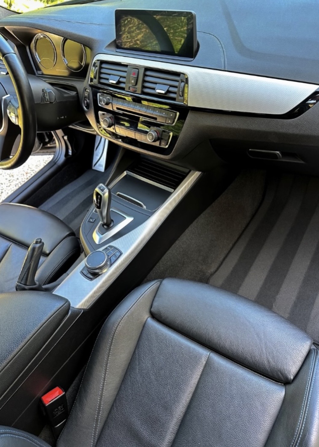 Nettoyage en profondeur de l'habitacle - prestation nettoyage automobile intérieur